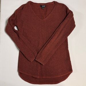 a.n.a Women's V-Neck Sweater in Warm Burgundy